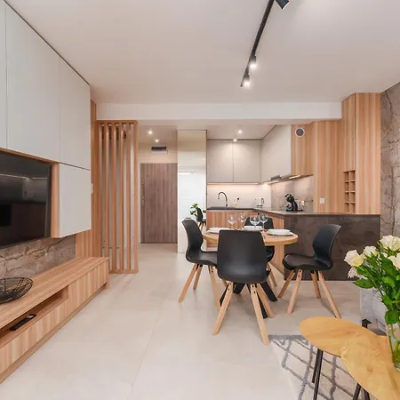 Ricar Klifowa * Реваль